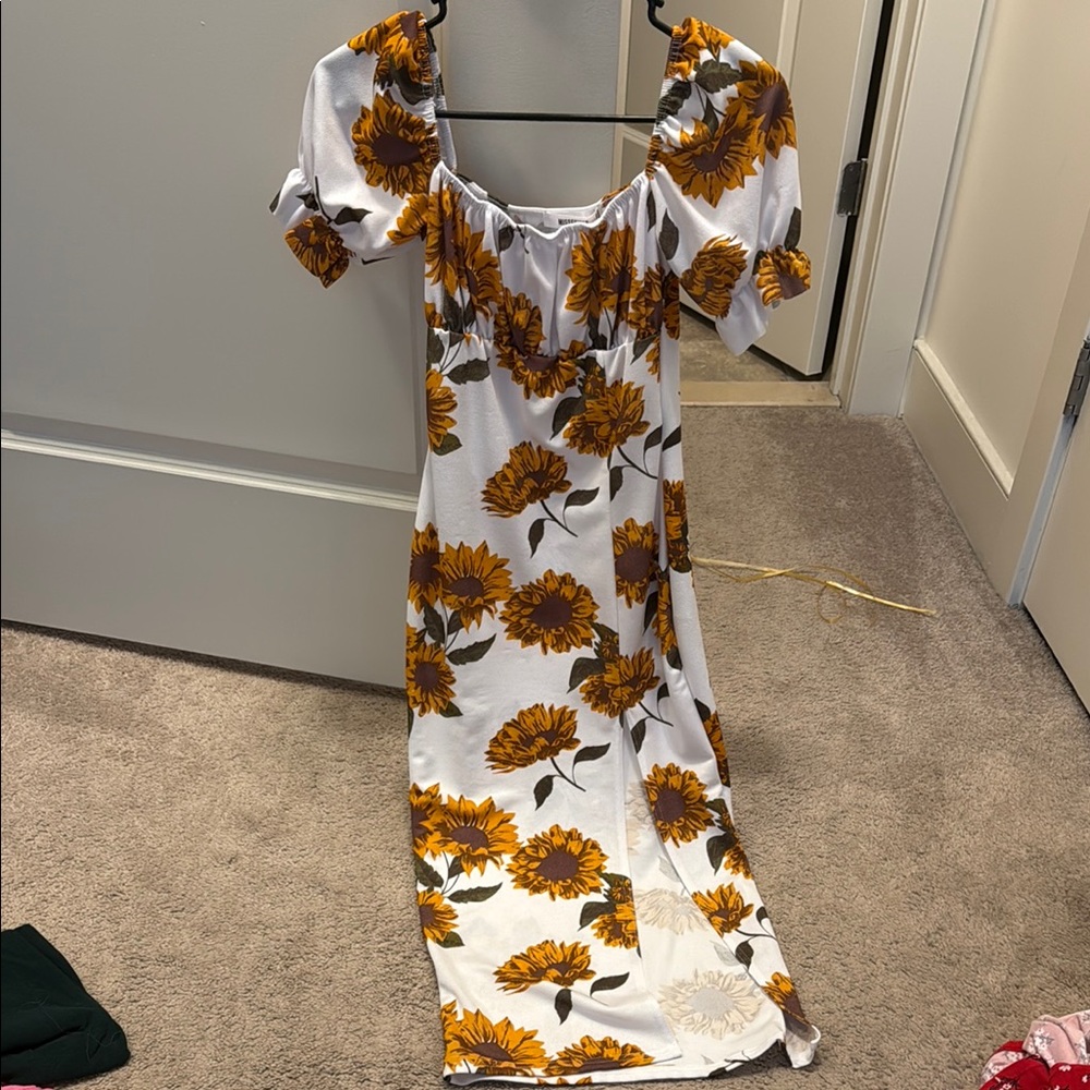 Missguided+ White and Yellow Floral Maxi Dress